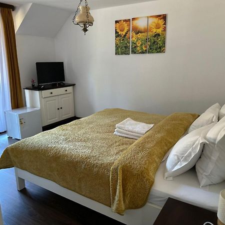 Hotel Conacul Muntii Bucovinei Câmpulung Moldovenesc Esterno foto