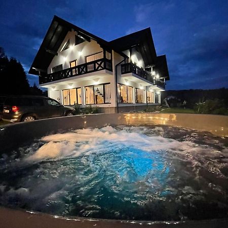 Hotel Conacul Muntii Bucovinei Câmpulung Moldovenesc Esterno foto