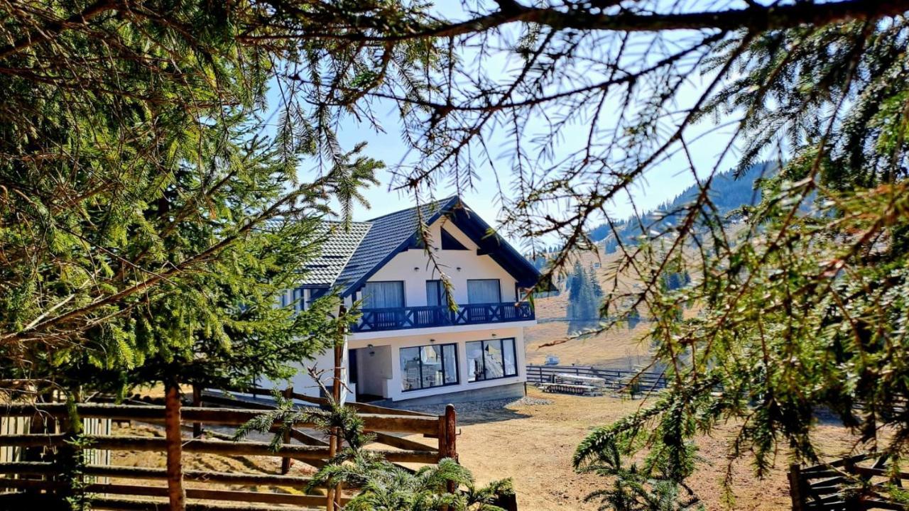 Hotel Conacul Muntii Bucovinei Câmpulung Moldovenesc Esterno foto