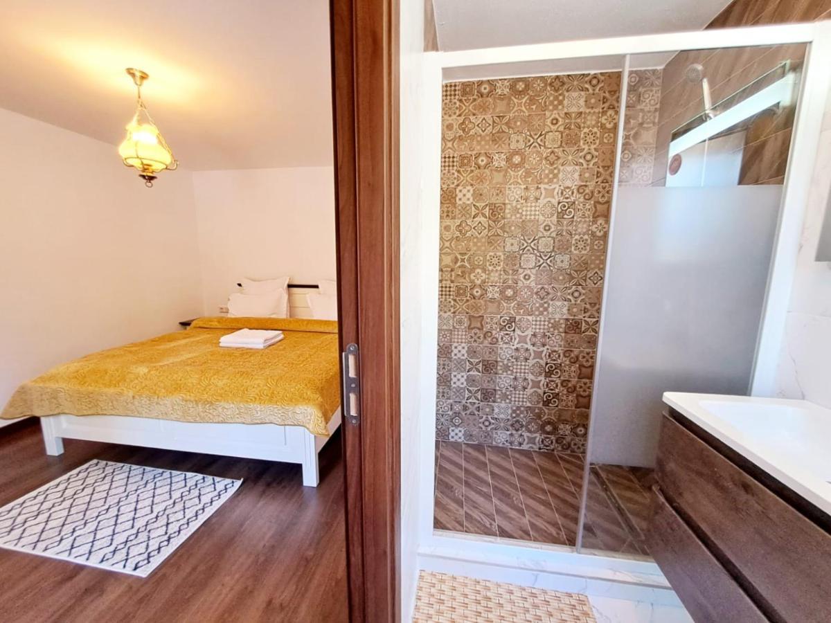 Hotel Conacul Muntii Bucovinei Câmpulung Moldovenesc Esterno foto