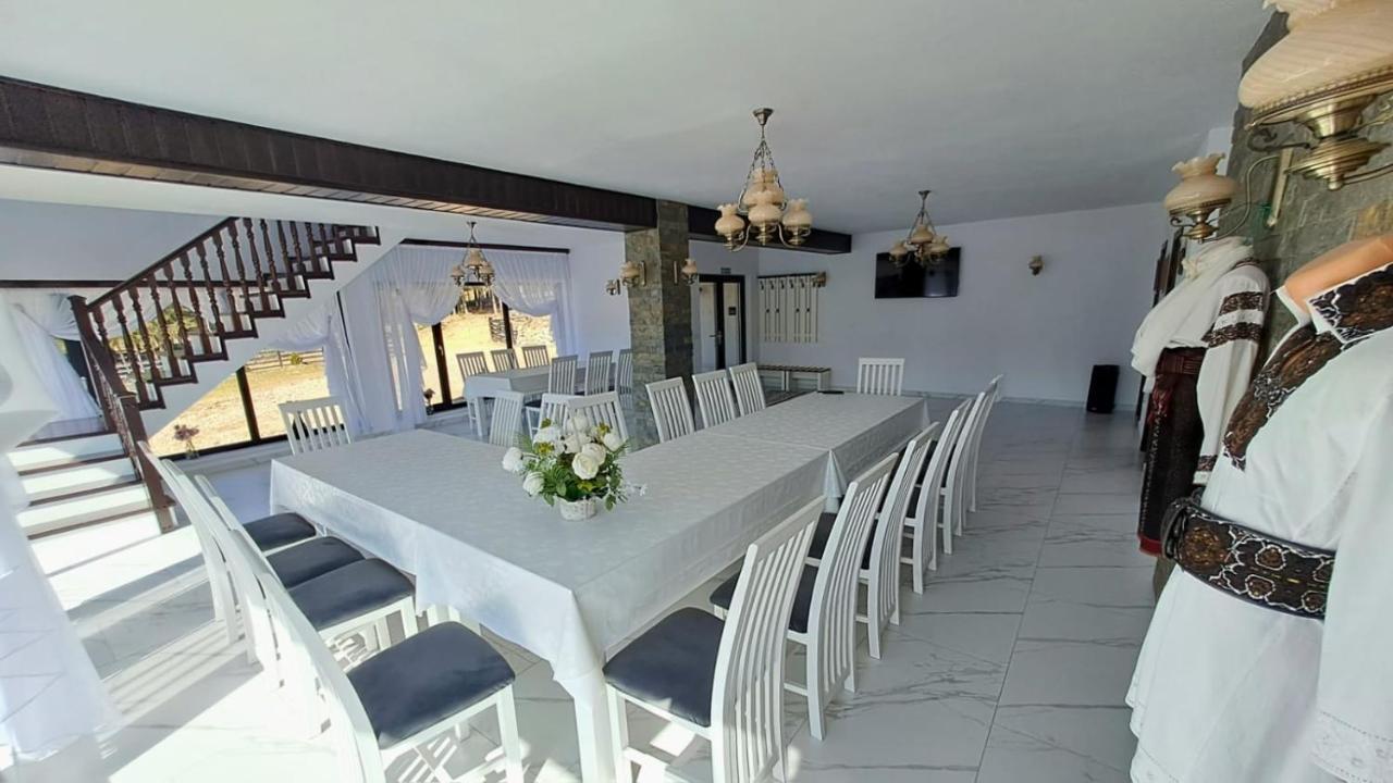 Hotel Conacul Muntii Bucovinei Câmpulung Moldovenesc Esterno foto