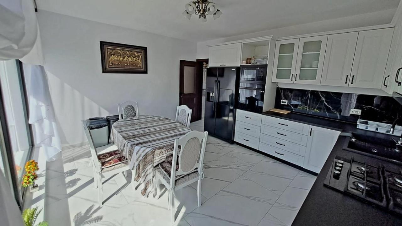 Hotel Conacul Muntii Bucovinei Câmpulung Moldovenesc Esterno foto