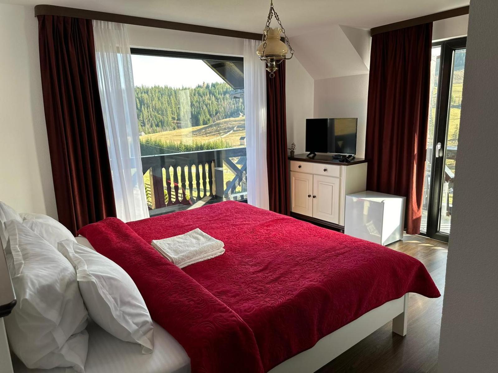 Hotel Conacul Muntii Bucovinei Câmpulung Moldovenesc Esterno foto