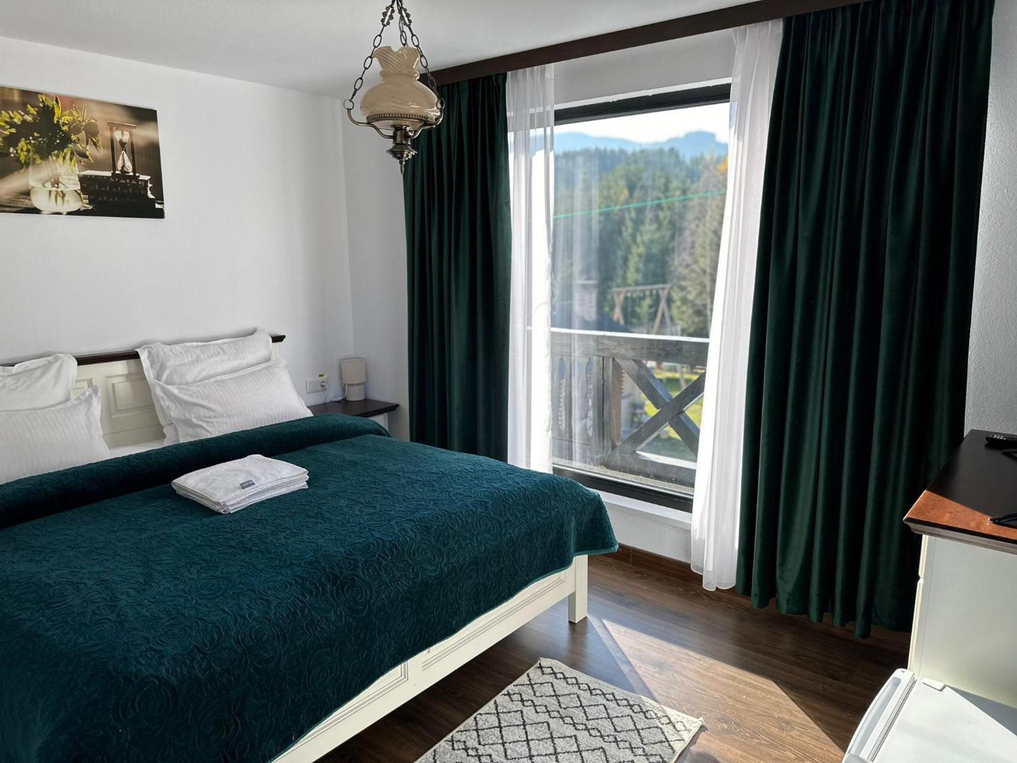 Hotel Conacul Muntii Bucovinei Câmpulung Moldovenesc Esterno foto