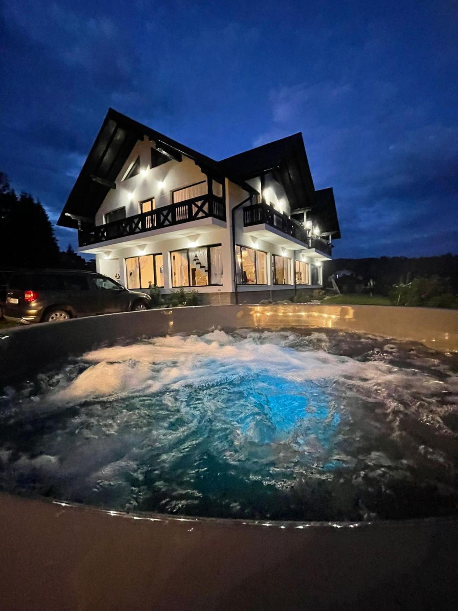 Hotel Conacul Muntii Bucovinei Câmpulung Moldovenesc Esterno foto
