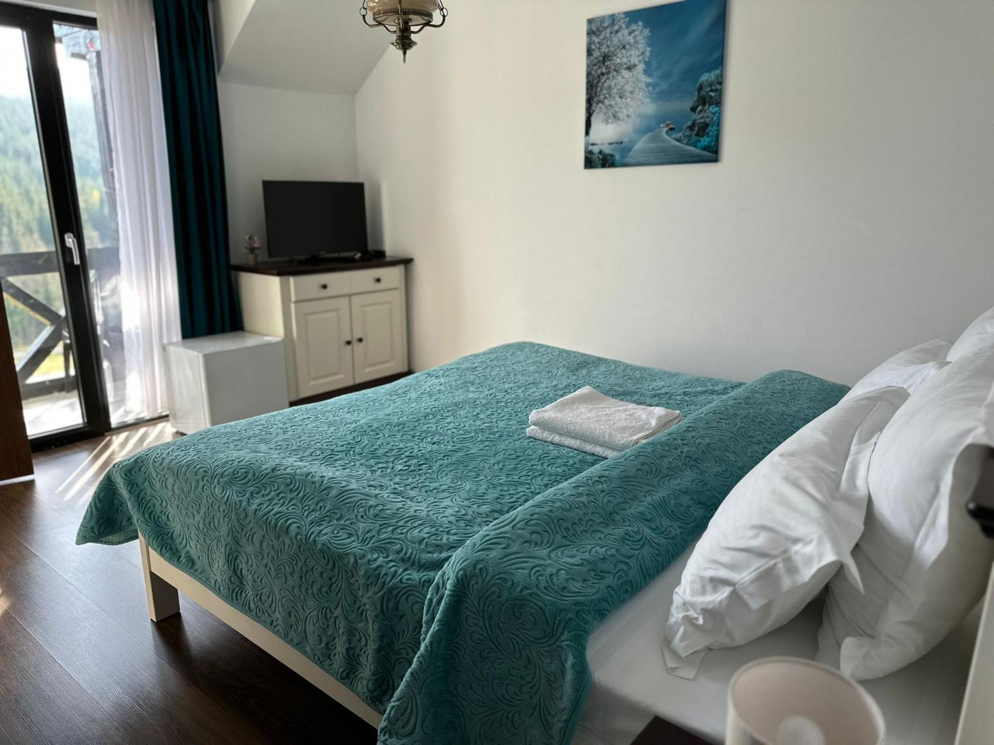 Hotel Conacul Muntii Bucovinei Câmpulung Moldovenesc Esterno foto